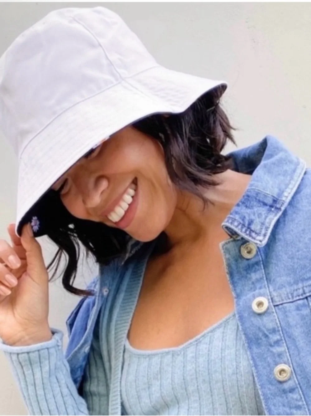 Alice + Olivia AOX fabfitfun Black‎ Daisy Reversible Bucket Hat